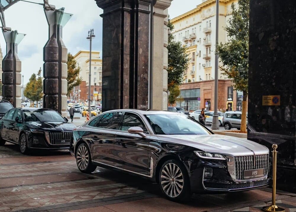 Презентация автомобилей HONGQI на выставке INVEST DUBAI EXPO в The Carlton в Москве